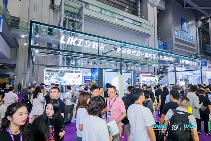 荣耀加冕!立刻飞荣膺2026世界无人机大会“金鹰奖”与“低空经济10强”双重大奖